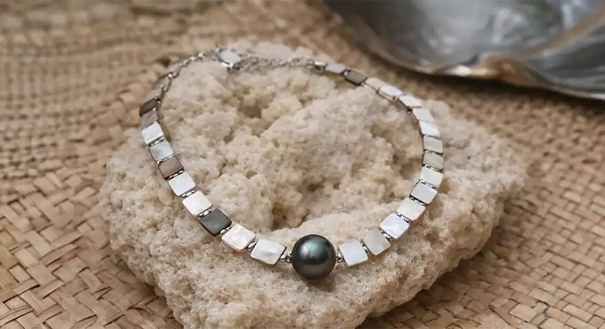Accueil 2 Collier en perle noire de Tahiti et nacre, création polynésienne